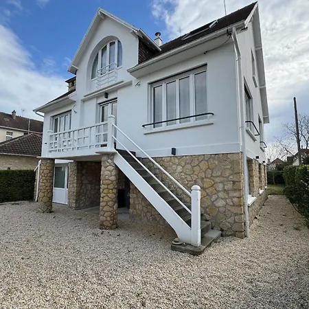 180 M Family With Garden Sleeps 10 Feriehus Ouistreham