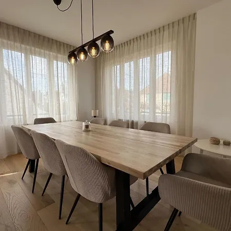 Feriehus 180 M Family With Garden Sleeps 10