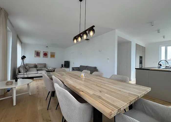 Holiday home 180 M Family With Garden Sleeps 10