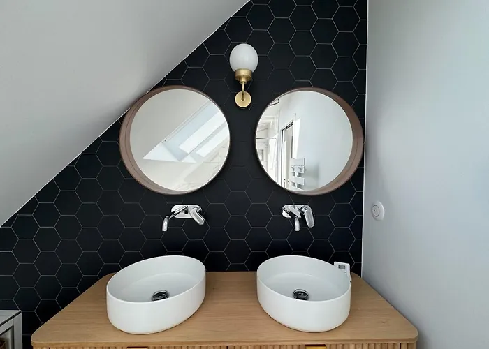 180 M Family With Garden Sleeps 10 * Ouistreham