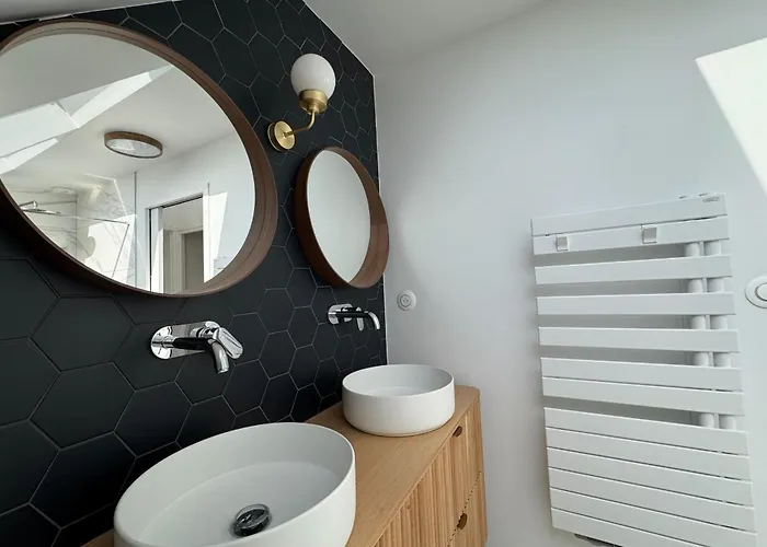 180 M Family With Garden Sleeps 10 * Ouistreham