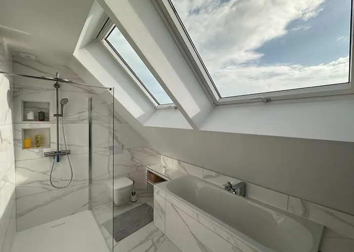 180 M Family With Garden Sleeps 10 Ouistreham