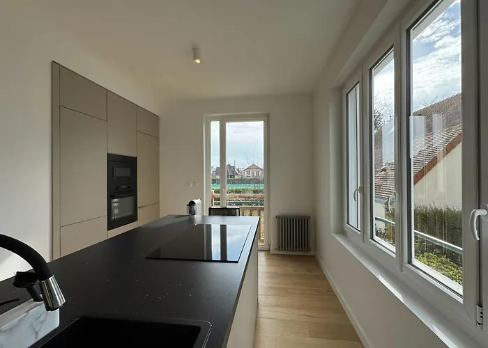 180 M Family With Garden Sleeps 10 * Ouistreham