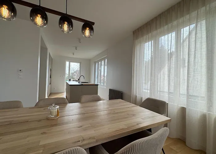 180 M Family With Garden Sleeps 10 Holiday home