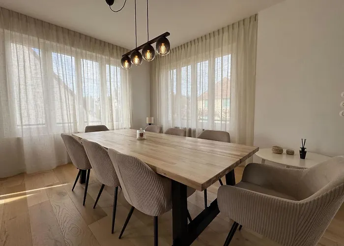 Holiday home 180 M Family With Garden Sleeps 10