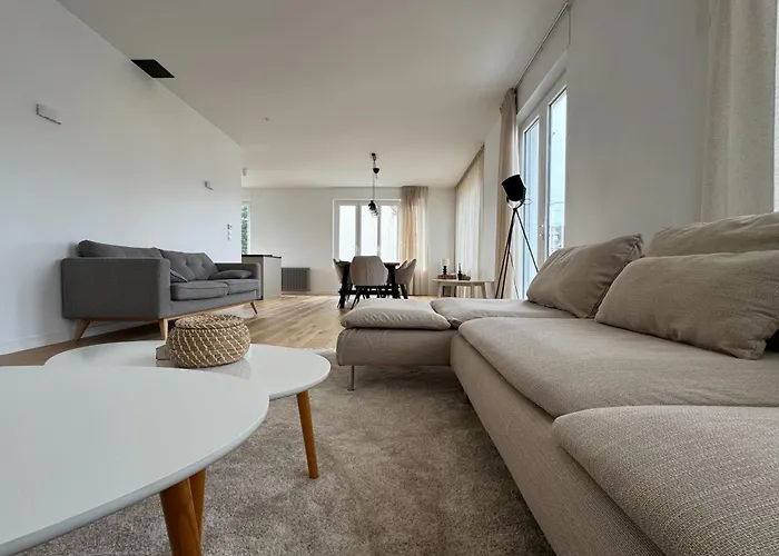 180 M Family With Garden Sleeps 10 *